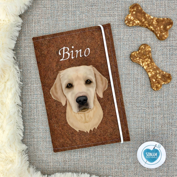 Designbeispiel der Impfpasshülle braun für den Labrador blond